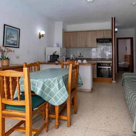 Location, Terrace With Pool View, Sunny, Quiet, Wifi Apartment *